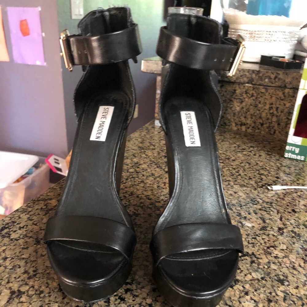 Black Steve Madden wedges